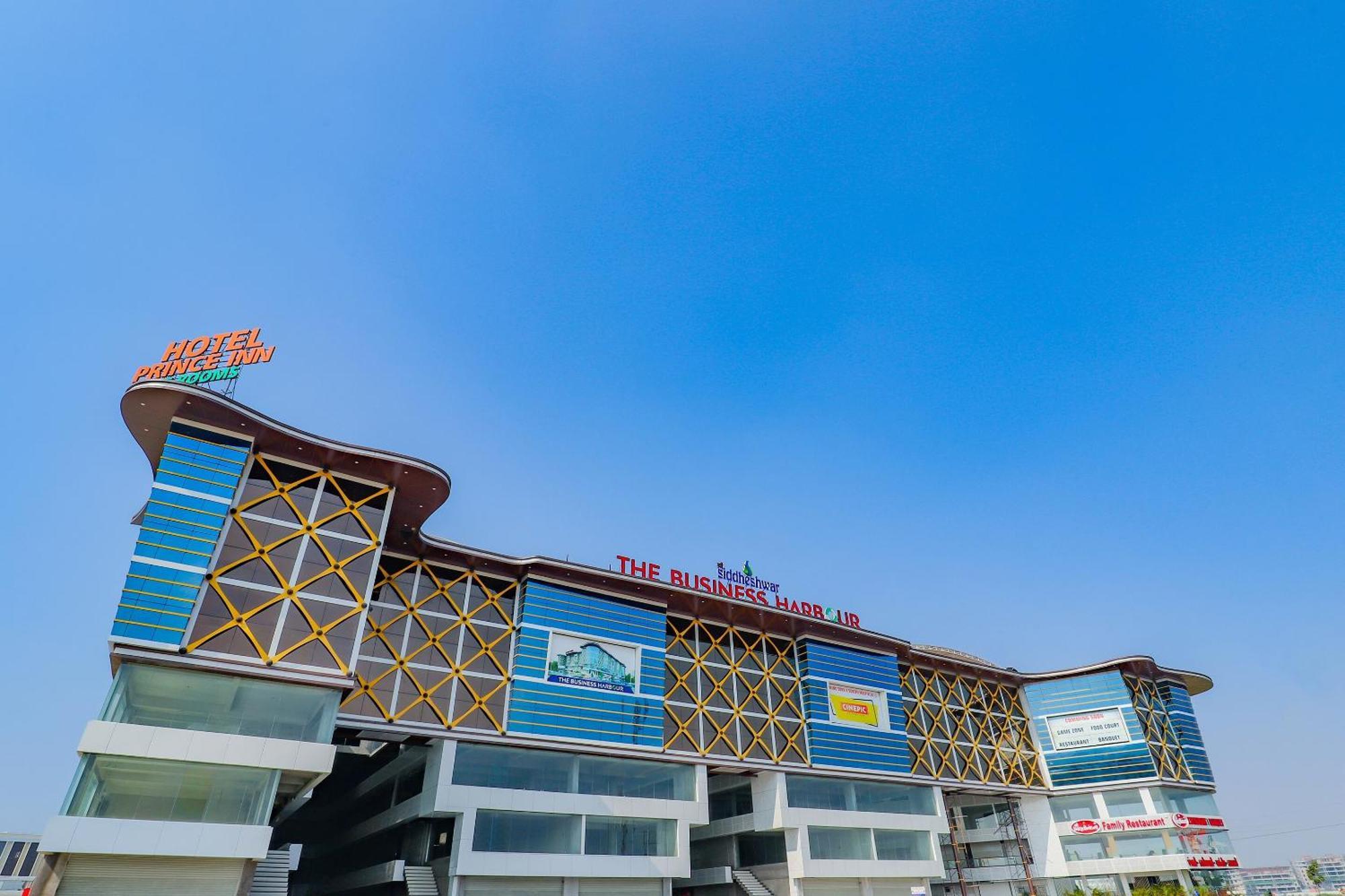 Oyo Hotel Fountain Сурат Экстерьер фото